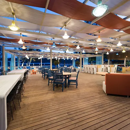 糖果海滩俱乐部酒店 3* 厄吕代尼兹